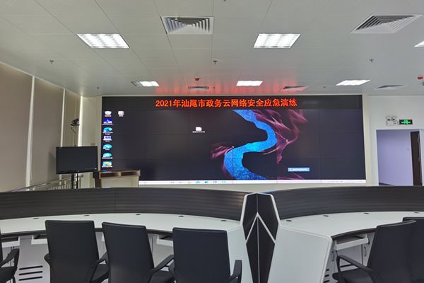 液晶拼接屏的不變形顯示是怎么做到的？